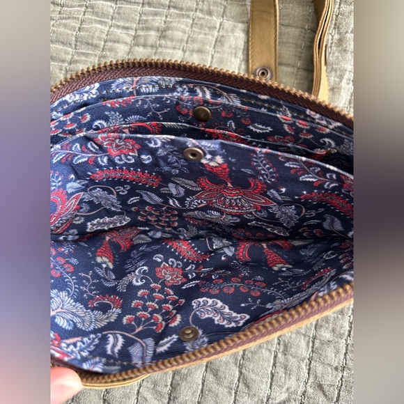 Lyons Leather Co. Green Leather Crossbody Small Bee - Picture 11 of 12